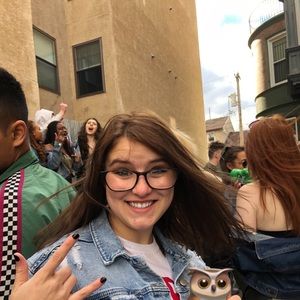 Meet your Posher, Laura